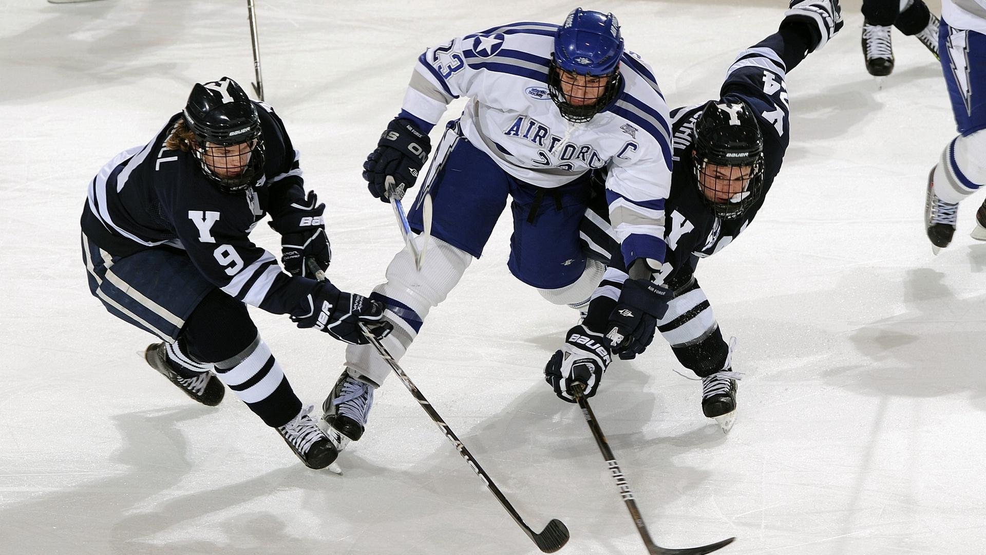 爱游戏电竞全站-德甲高速反击：瞬间突破防线的经典一刻，德甲速度排名