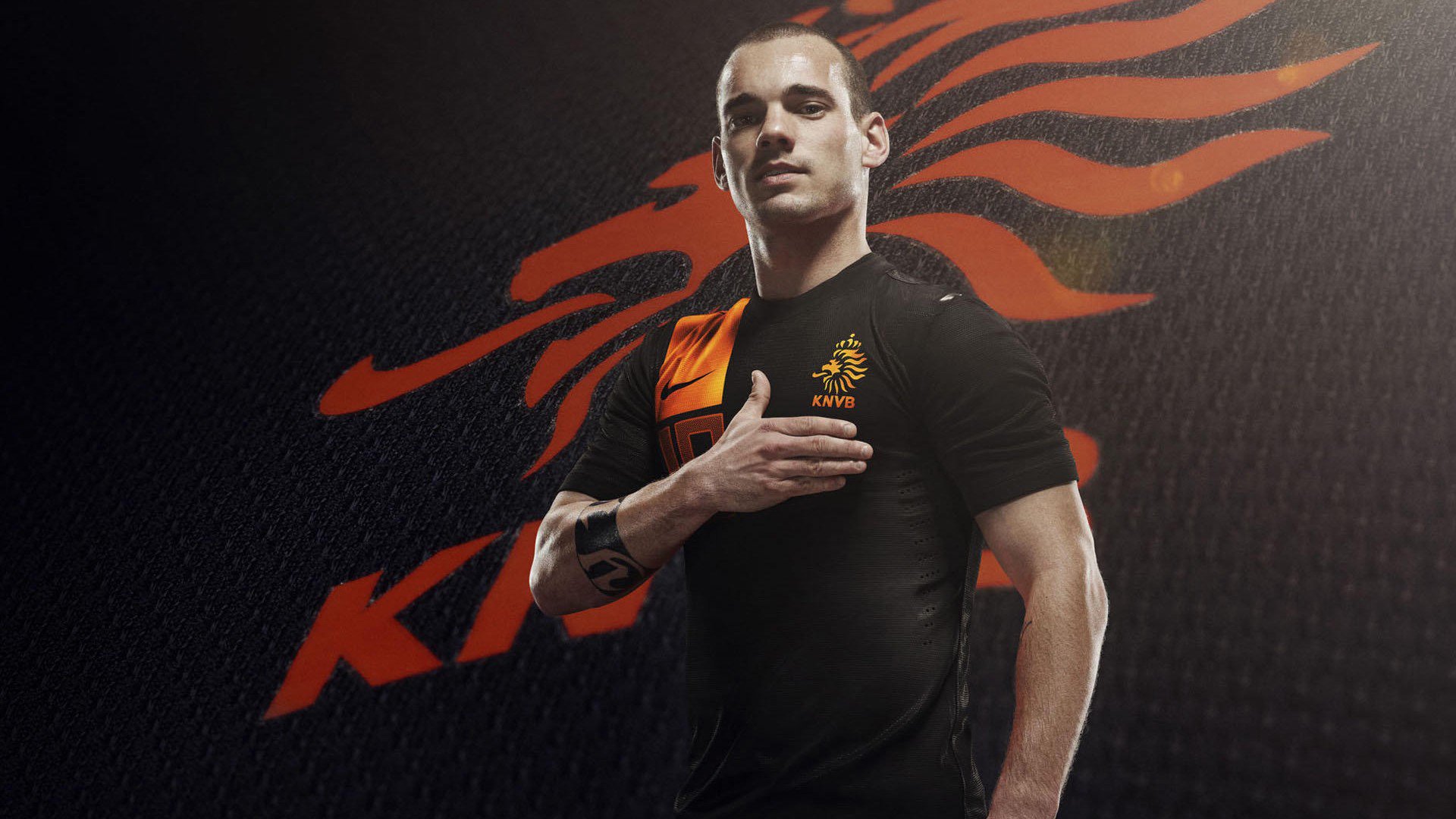 爱游戏智能体验-英超终场哨：巨大惊喜点燃现场氛围，英超著名中场